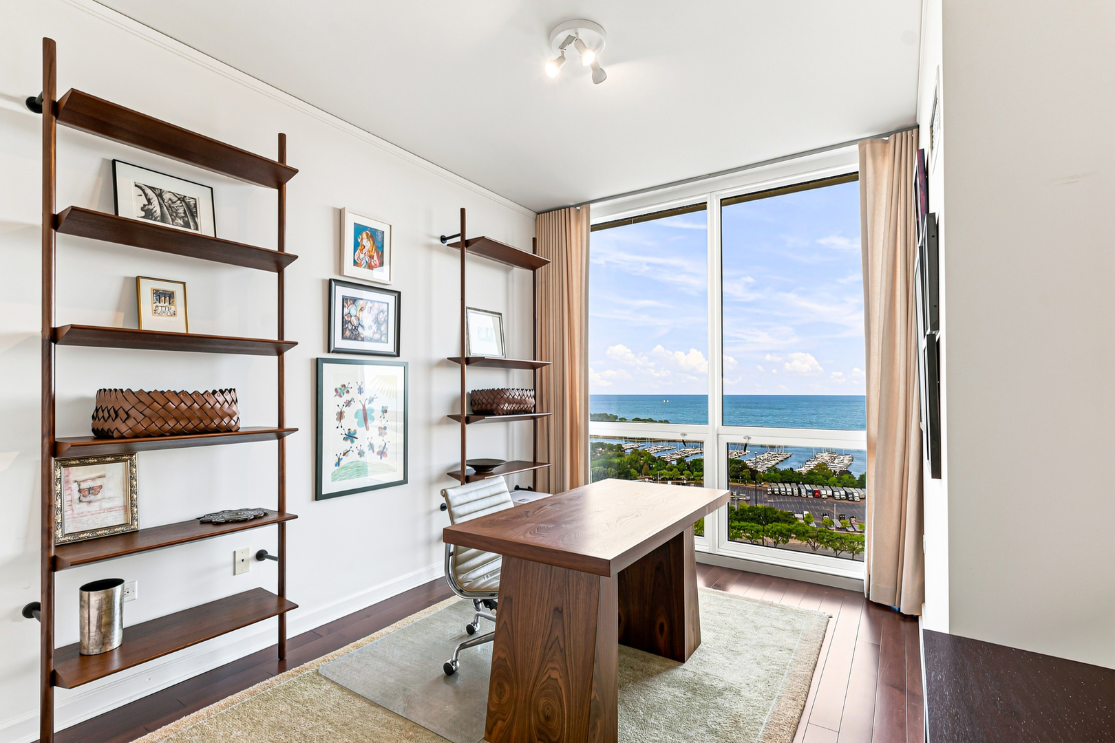 1901 S Calumet Avenue Unit: 2105