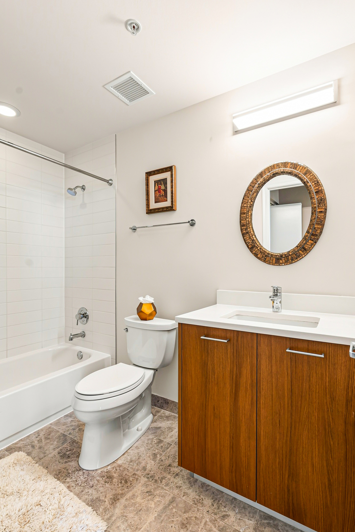 1901 S Calumet Avenue Unit: 2105