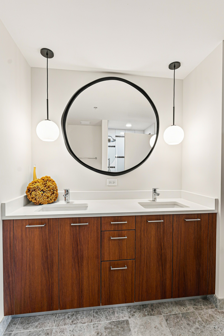1901 S Calumet Avenue Unit: 2105