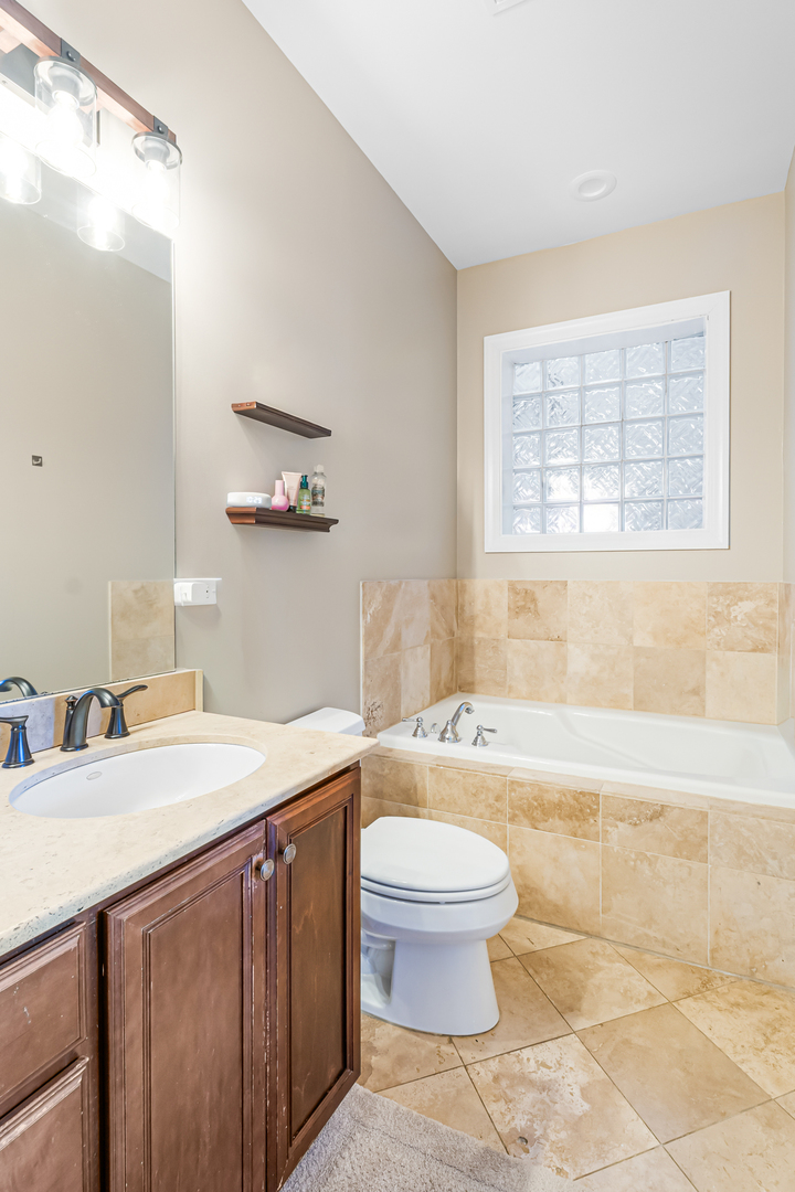 2248 W FOSTER Avenue Unit: 3