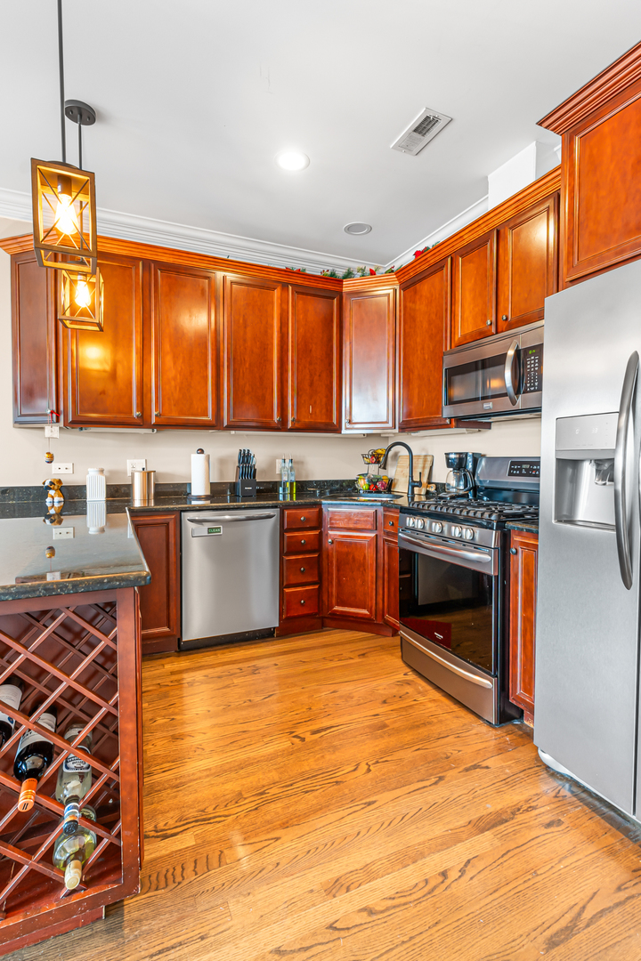 2248 W FOSTER Avenue Unit: 3