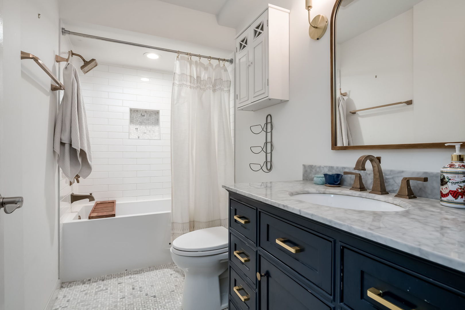 1955 W Melrose Street Unit: 1