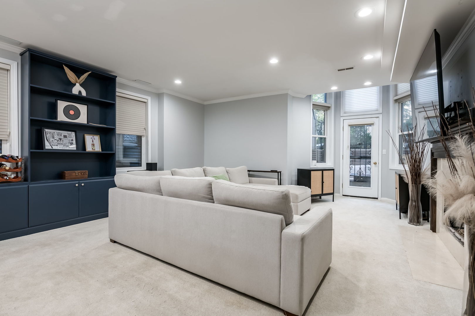 1955 W Melrose Street Unit: 1
