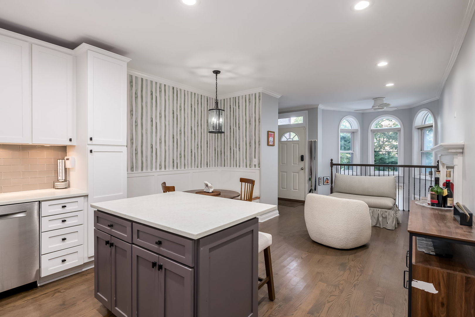 1955 W Melrose Street Unit: 1