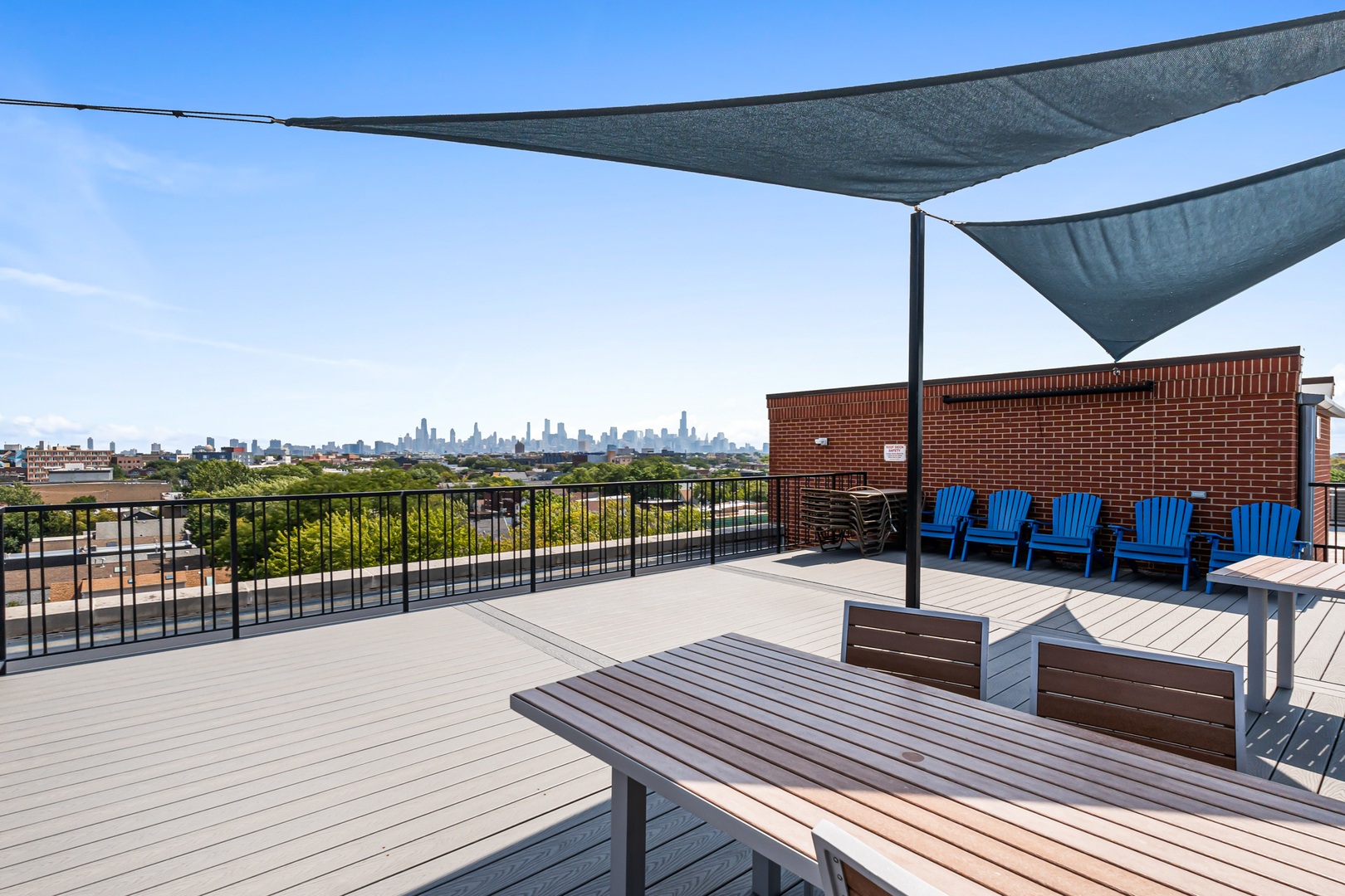 1935 N Fairfield Avenue Unit: 402