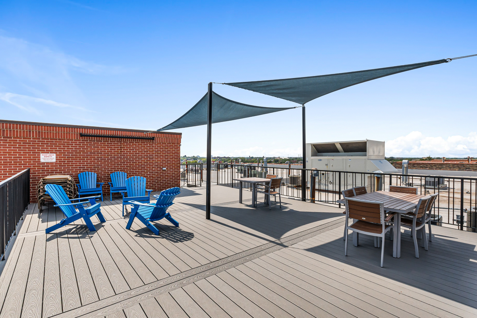 1935 N Fairfield Avenue Unit: 402