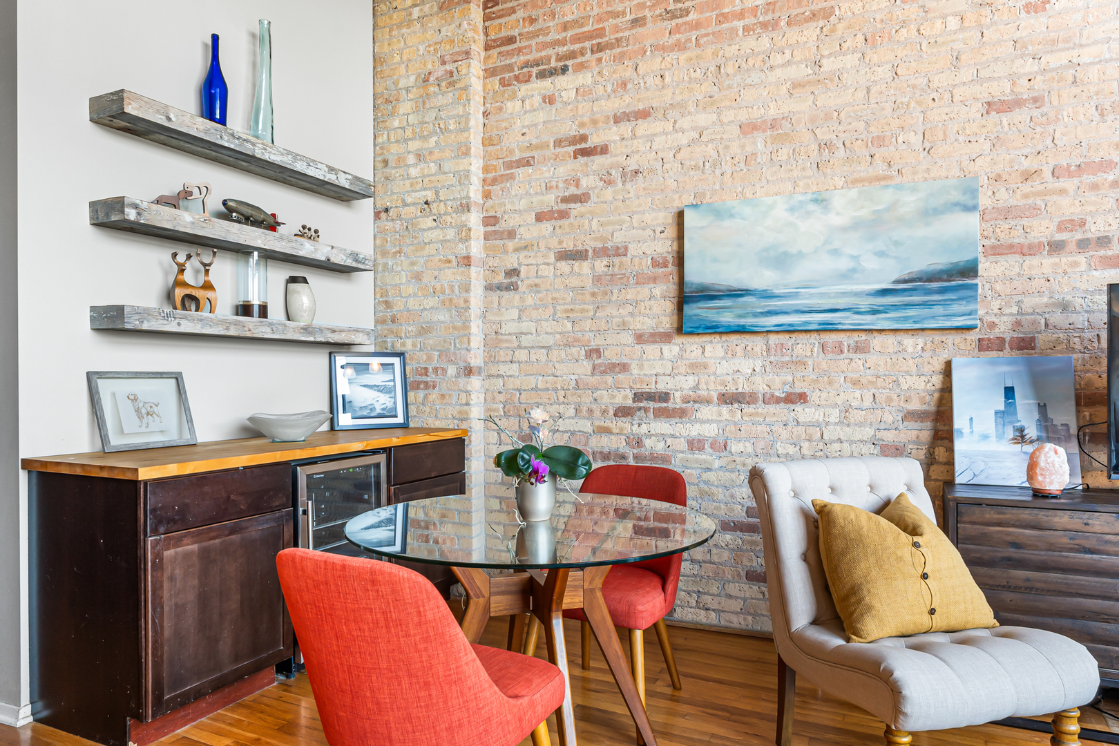 1935 N Fairfield Avenue Unit: 402