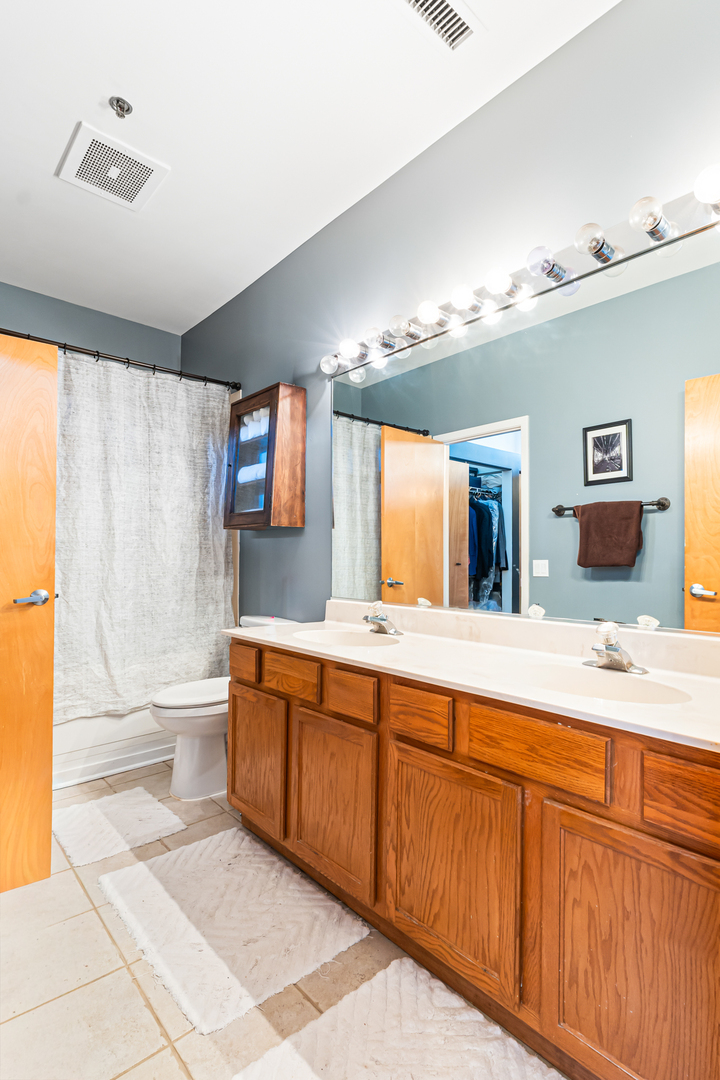 1935 N Fairfield Avenue Unit: 402