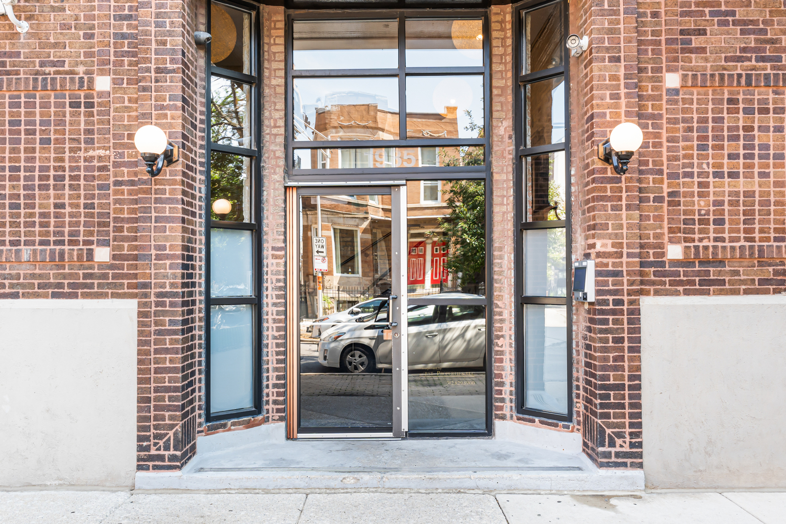 1935 N Fairfield Avenue Unit: 402