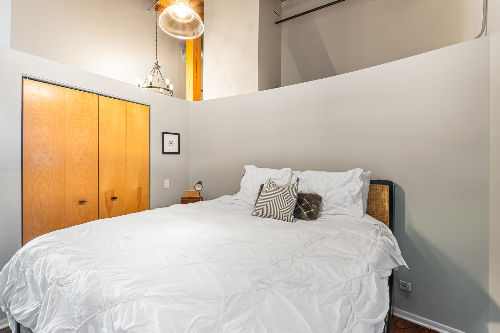 1935 N Fairfield Avenue Unit: 402
