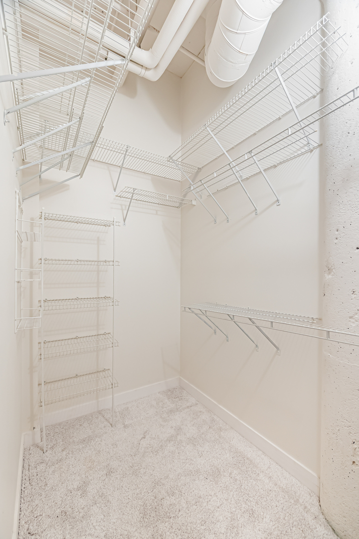 333 W HUBBARD Street Unit: 604