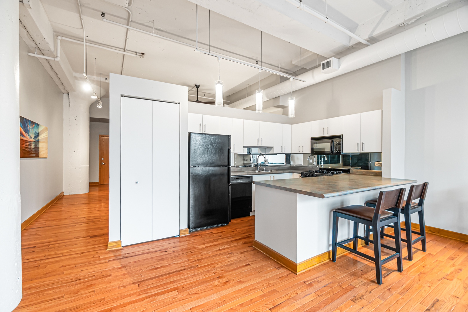 333 W HUBBARD Street Unit: 604