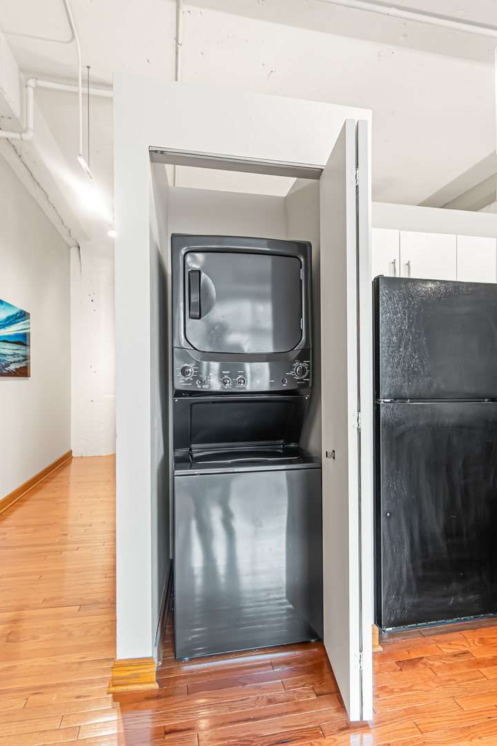 333 W HUBBARD Street Unit: 604