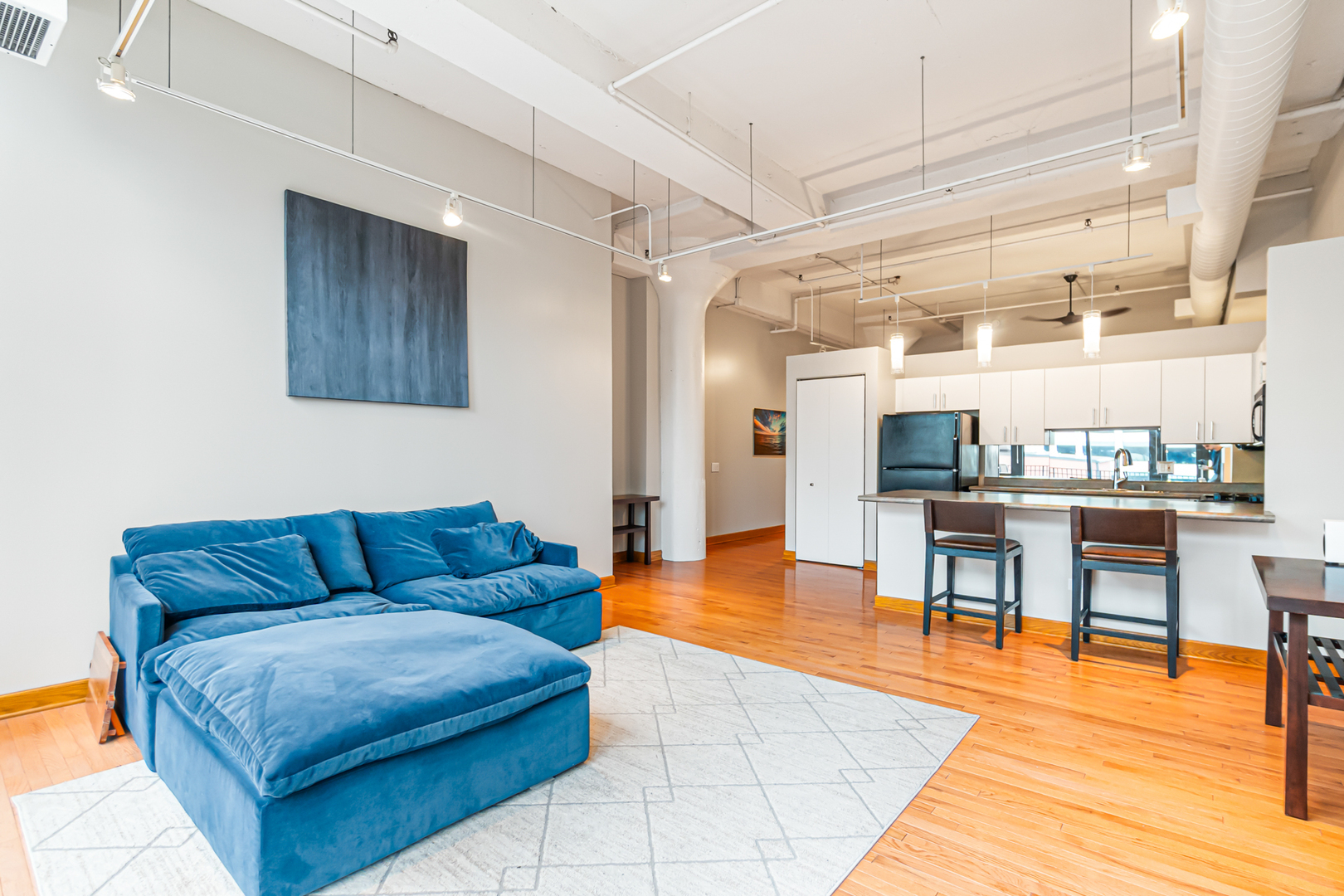 333 W HUBBARD Street Unit: 604