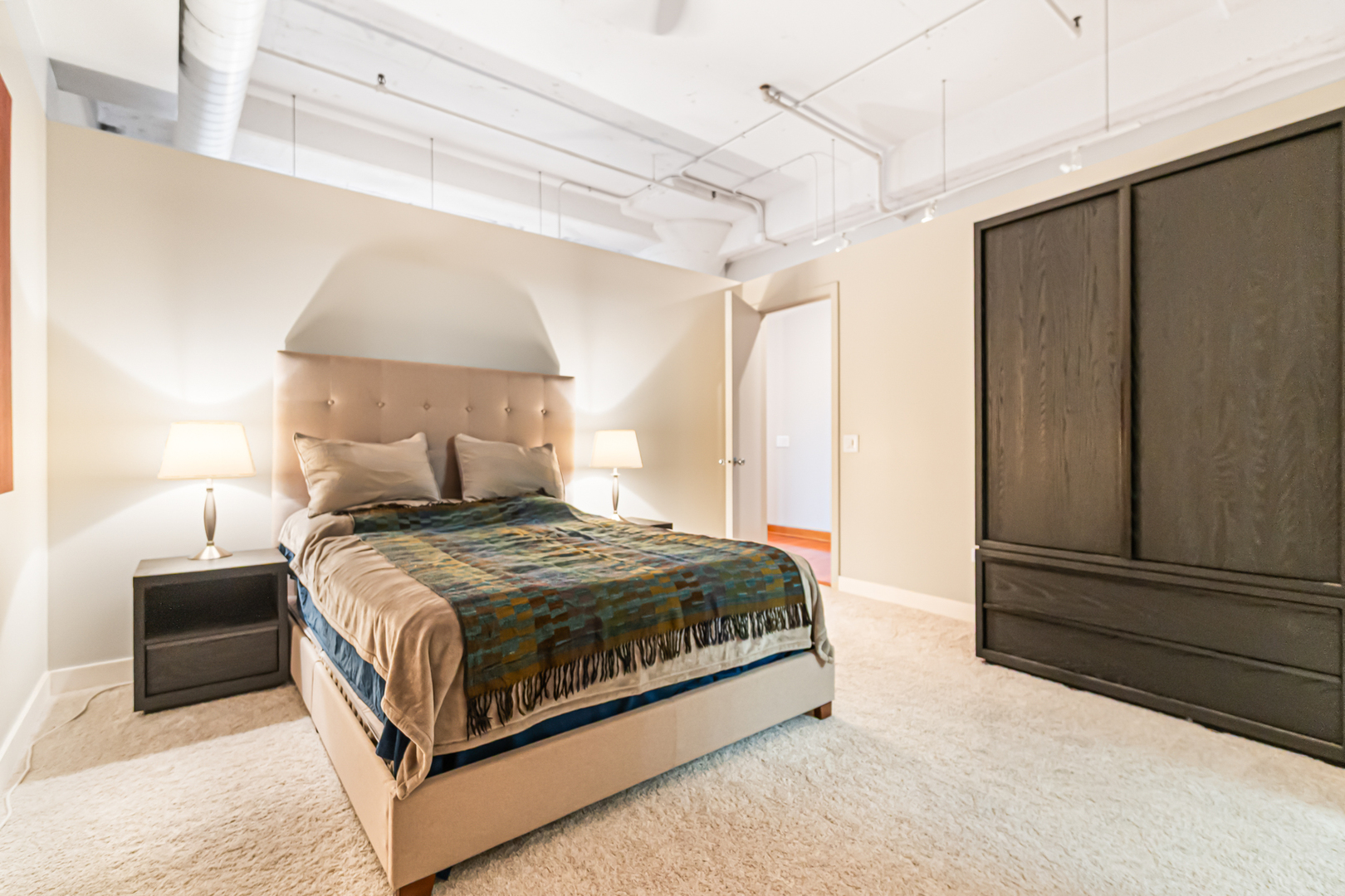 333 W HUBBARD Street Unit: 604