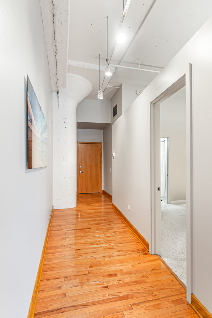 333 W HUBBARD Street Unit: 604