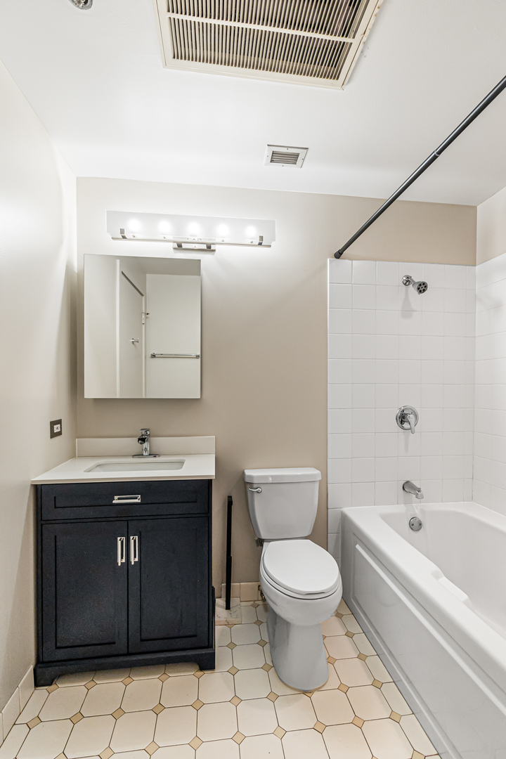 333 W HUBBARD Street Unit: 604