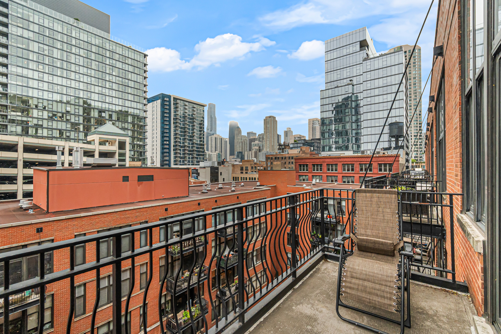 333 W HUBBARD Street Unit: 604