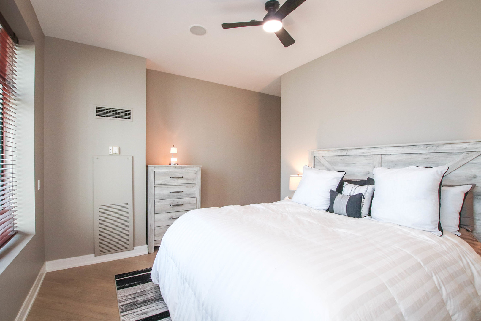 340 W Superior Street Unit: 1604