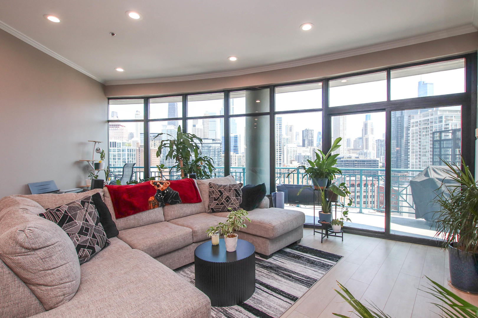 340 W Superior Street Unit: 1604