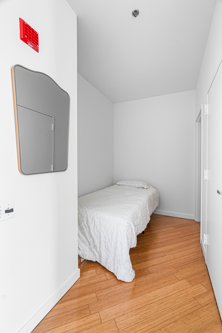 653 N Kingsbury Street Unit: 2402