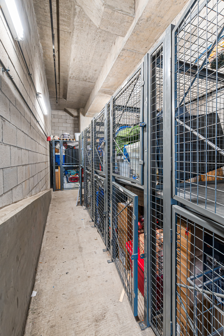 653 N Kingsbury Street Unit: 2402