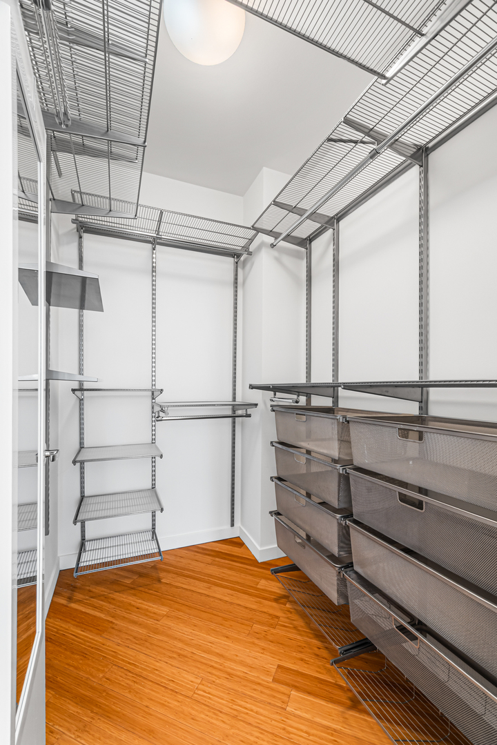 653 N Kingsbury Street Unit: 2402