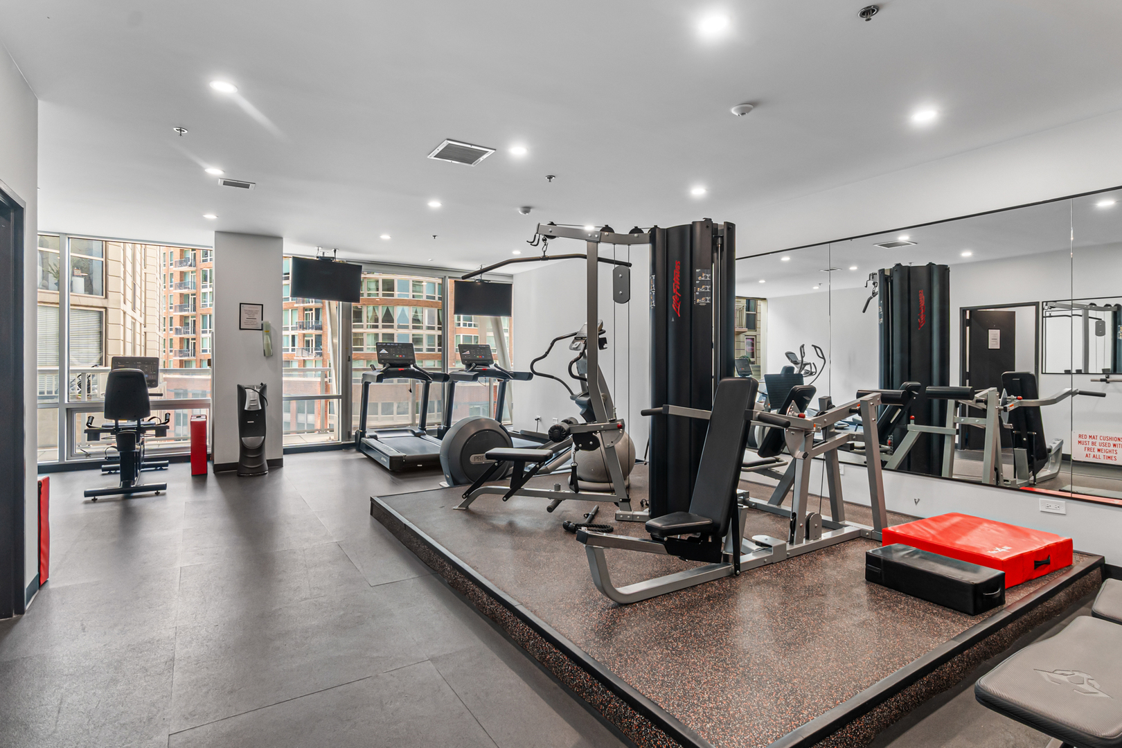 653 N Kingsbury Street Unit: 2402