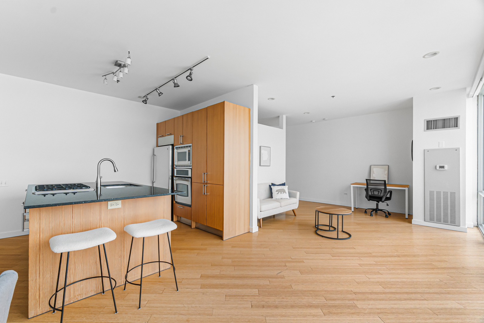 653 N Kingsbury Street Unit: 2402