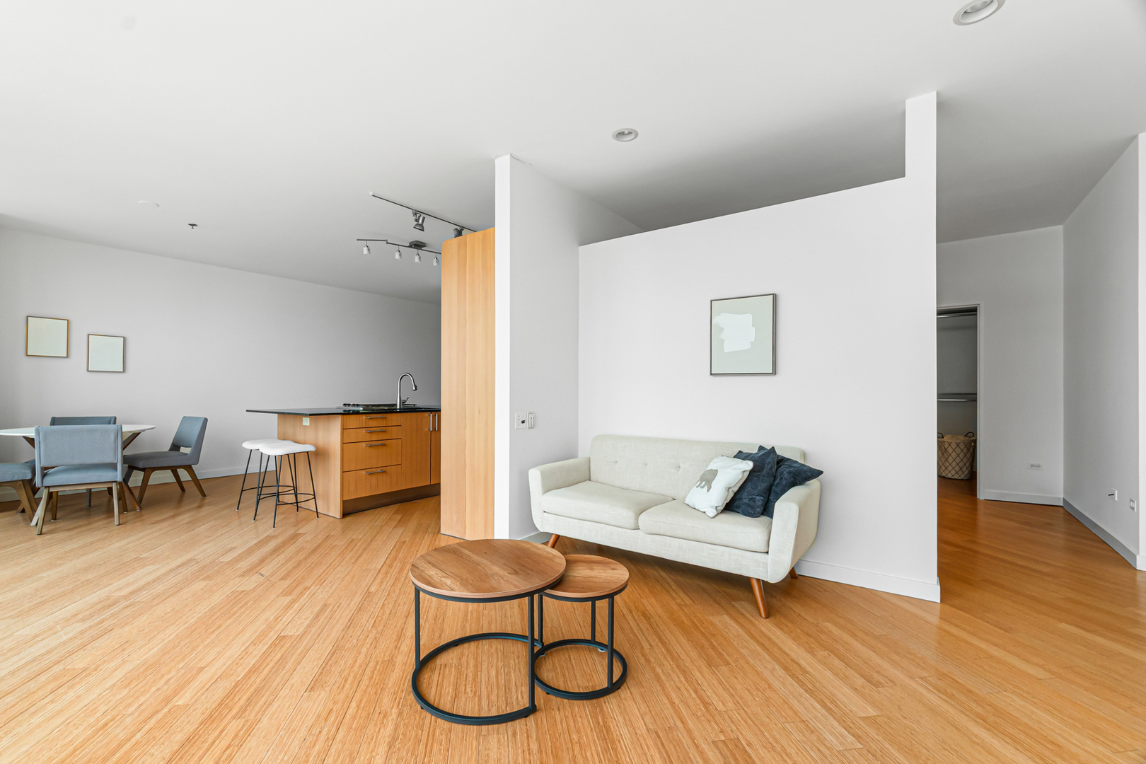 653 N Kingsbury Street Unit: 2402
