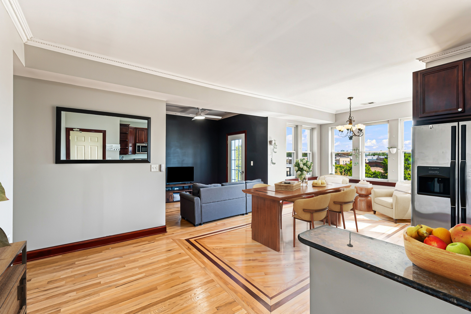 4902 N DRAKE Avenue Unit: 3