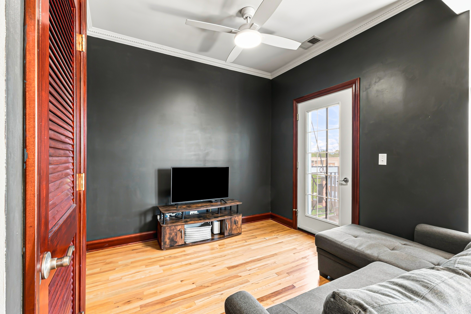 4902 N DRAKE Avenue Unit: 3