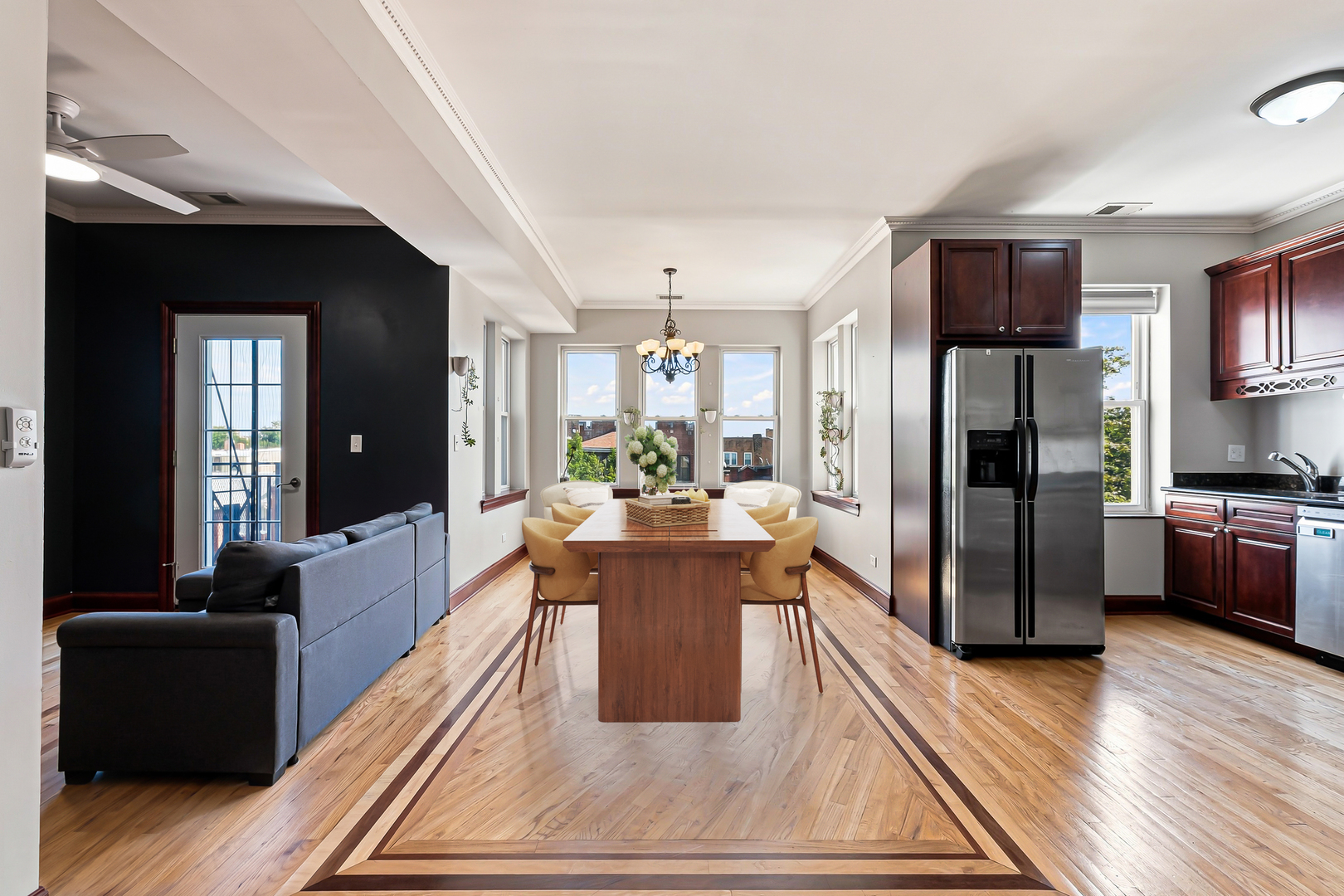 4902 N DRAKE Avenue Unit: 3