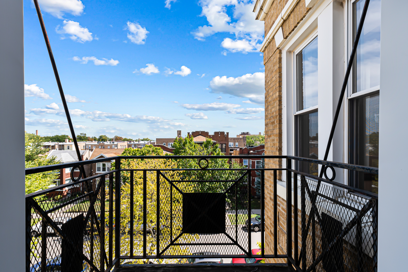 4902 N DRAKE Avenue Unit: 3