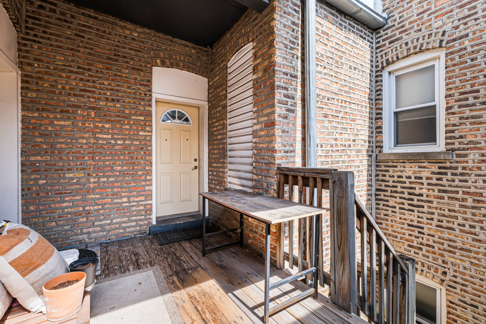 4902 N DRAKE Avenue Unit: 3