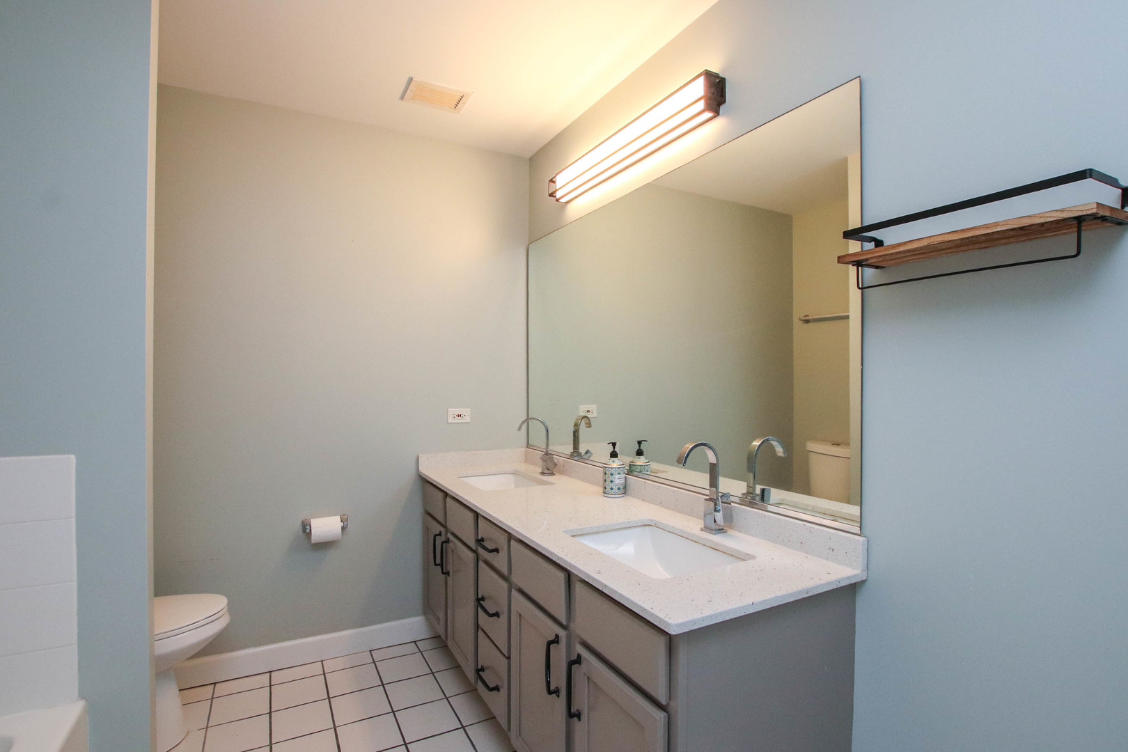 41 E 8th Street Unit: 1403