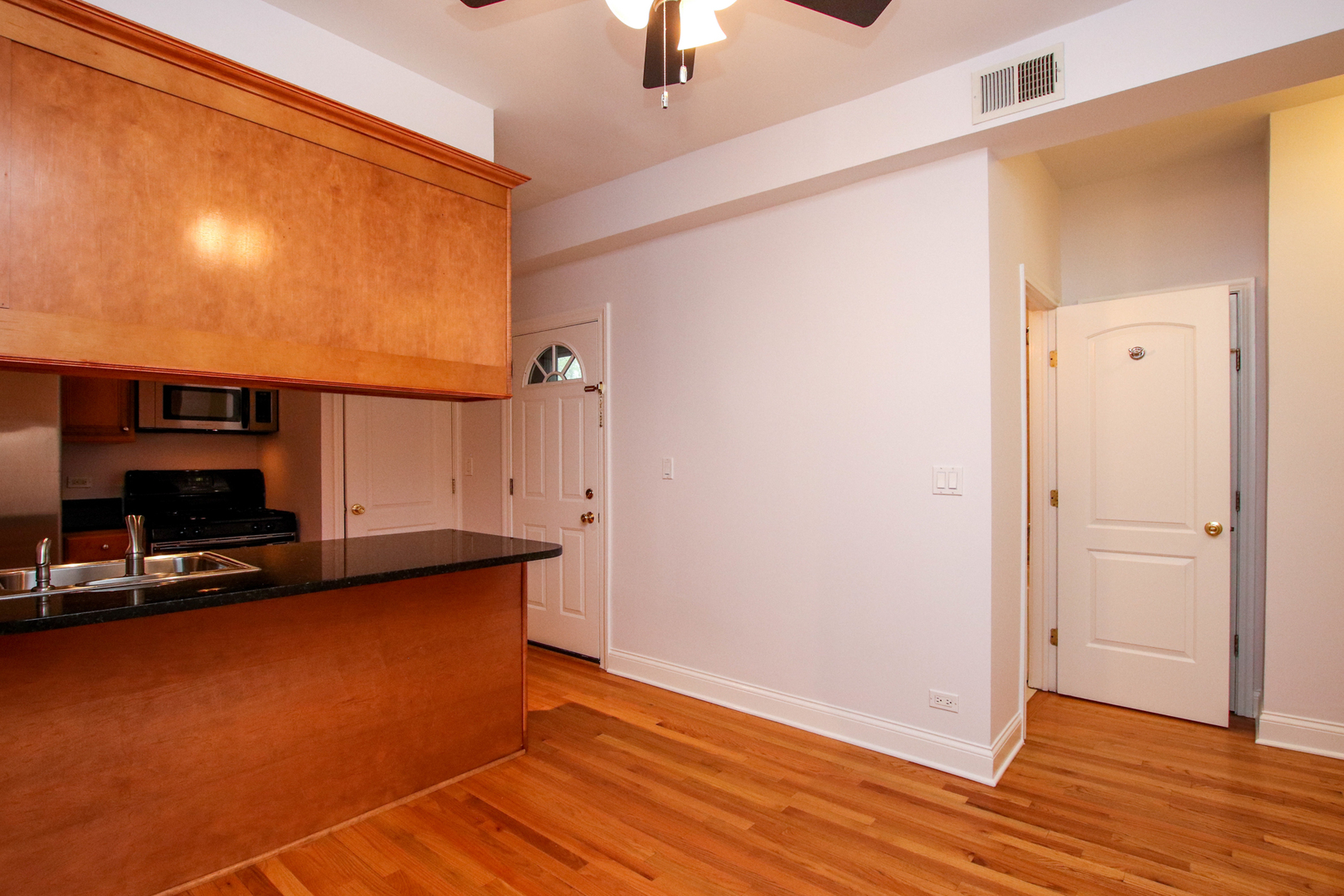 4014 N Spaulding Avenue Unit: 2