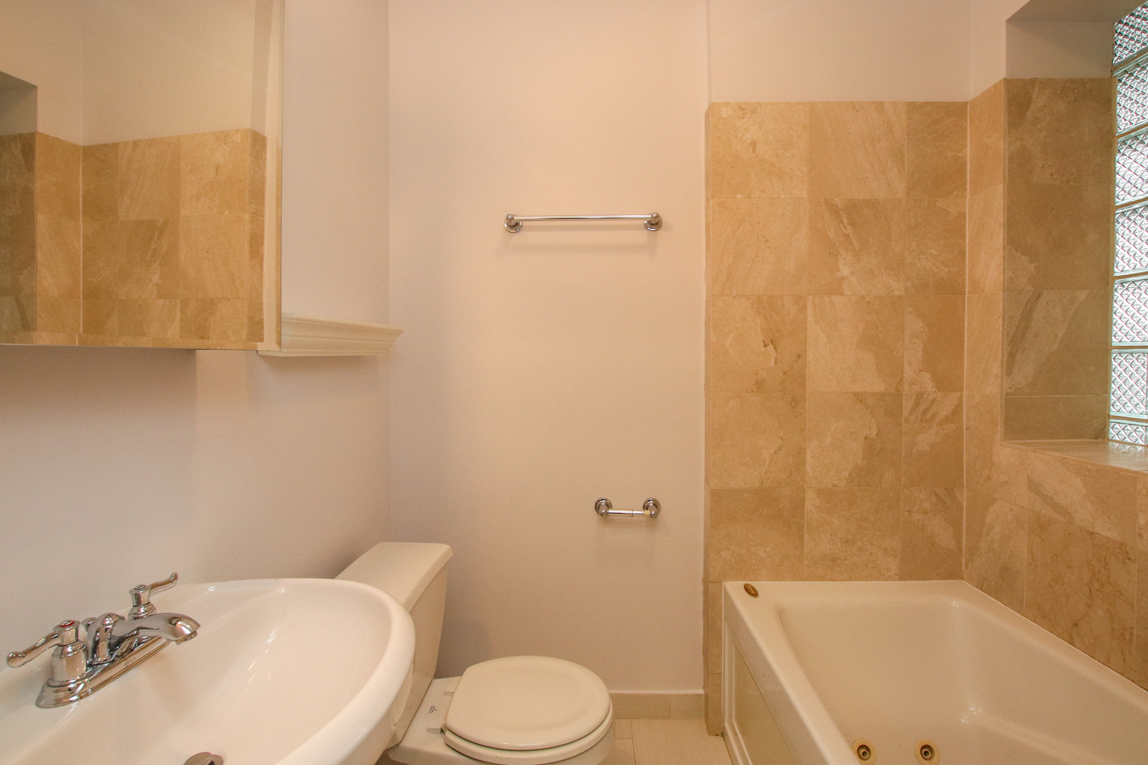 4014 N Spaulding Avenue Unit: 2