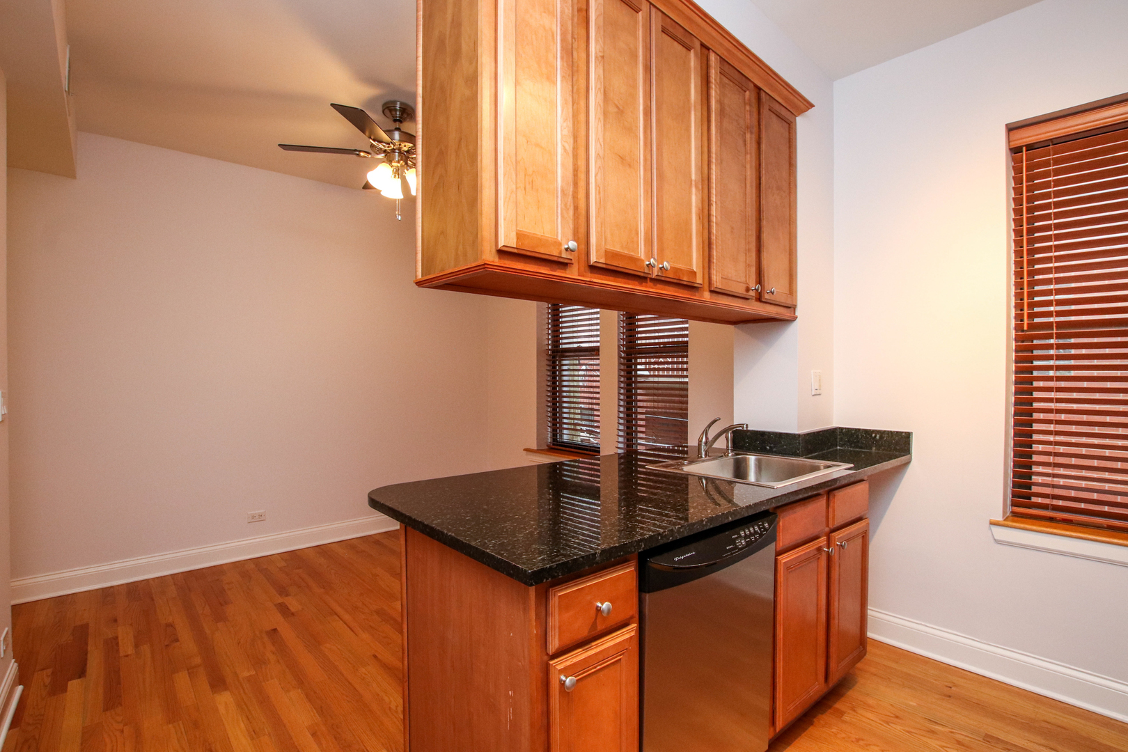 4014 N Spaulding Avenue Unit: 2