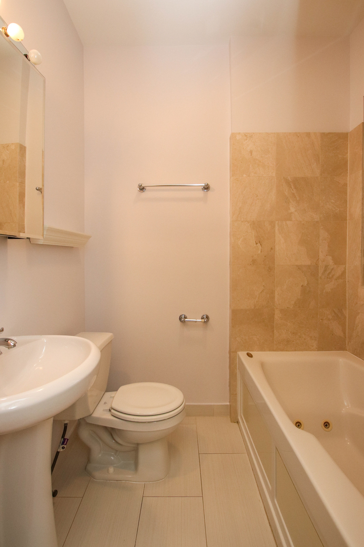 4014 N Spaulding Avenue Unit: 2