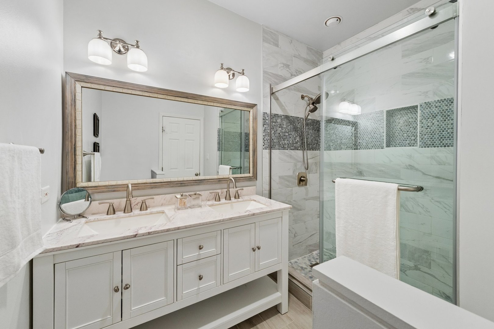 2835 N Wolcott Avenue Unit: F