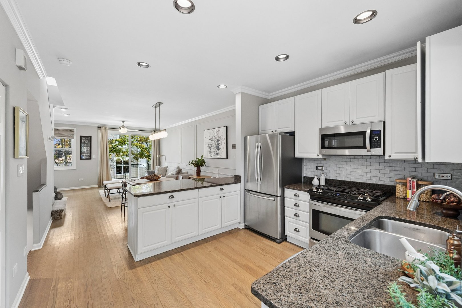 2835 N Wolcott Avenue Unit: F