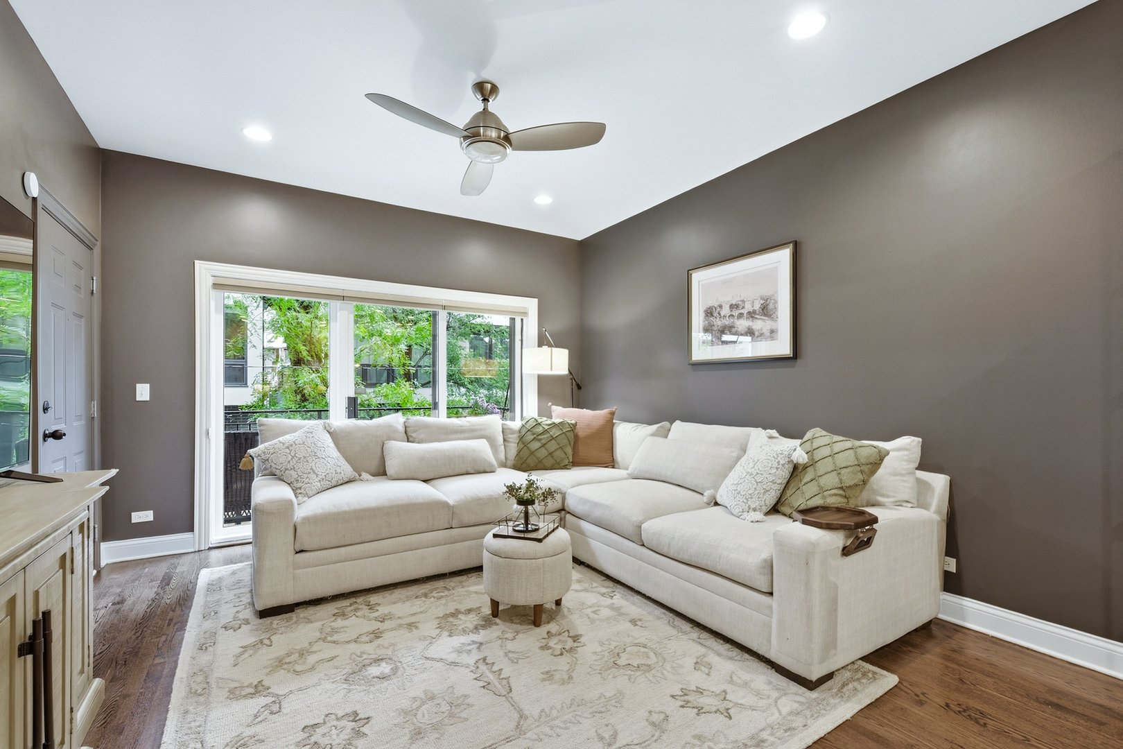 524 N HERMITAGE Avenue Unit: 2