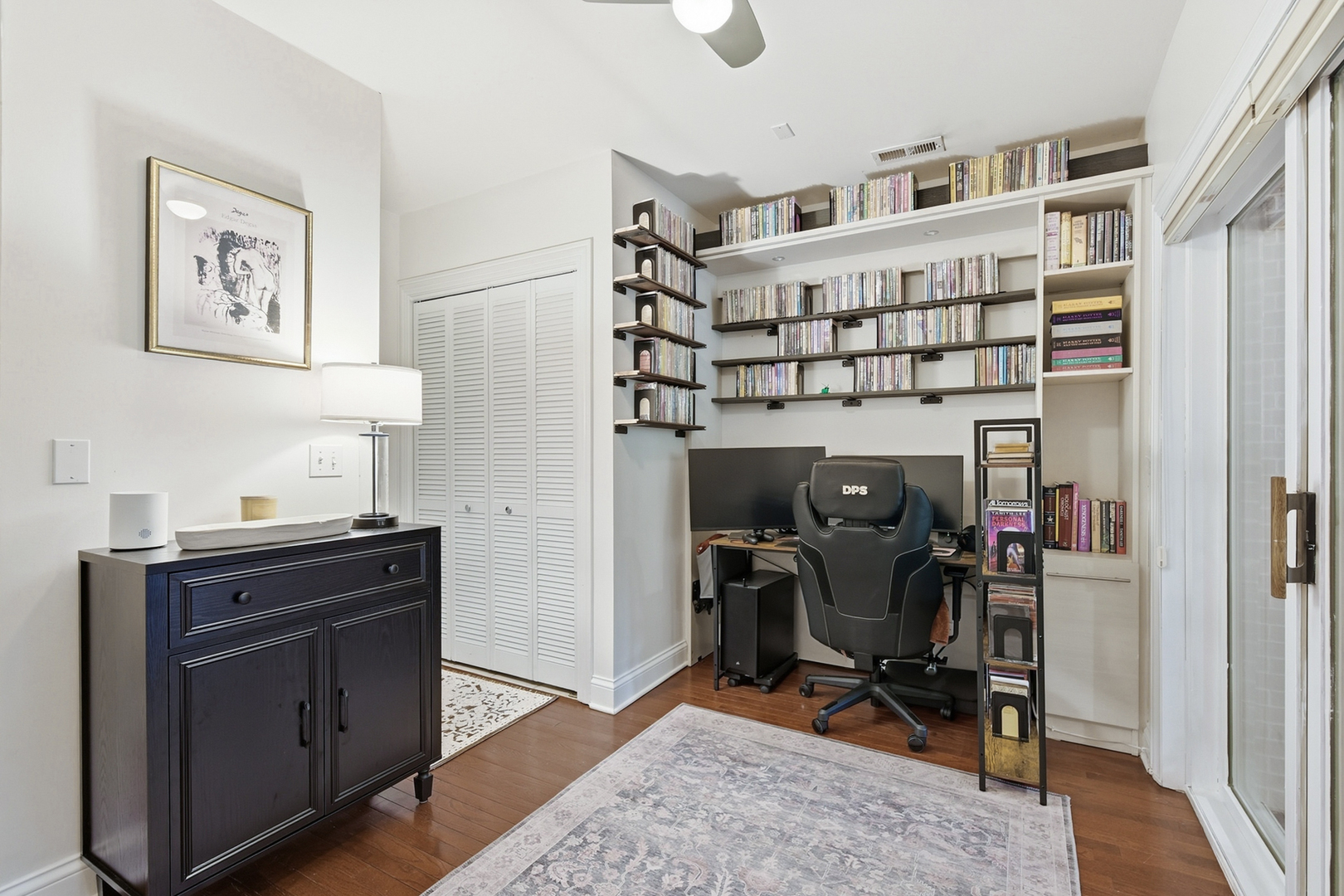 524 N HERMITAGE Avenue Unit: 2