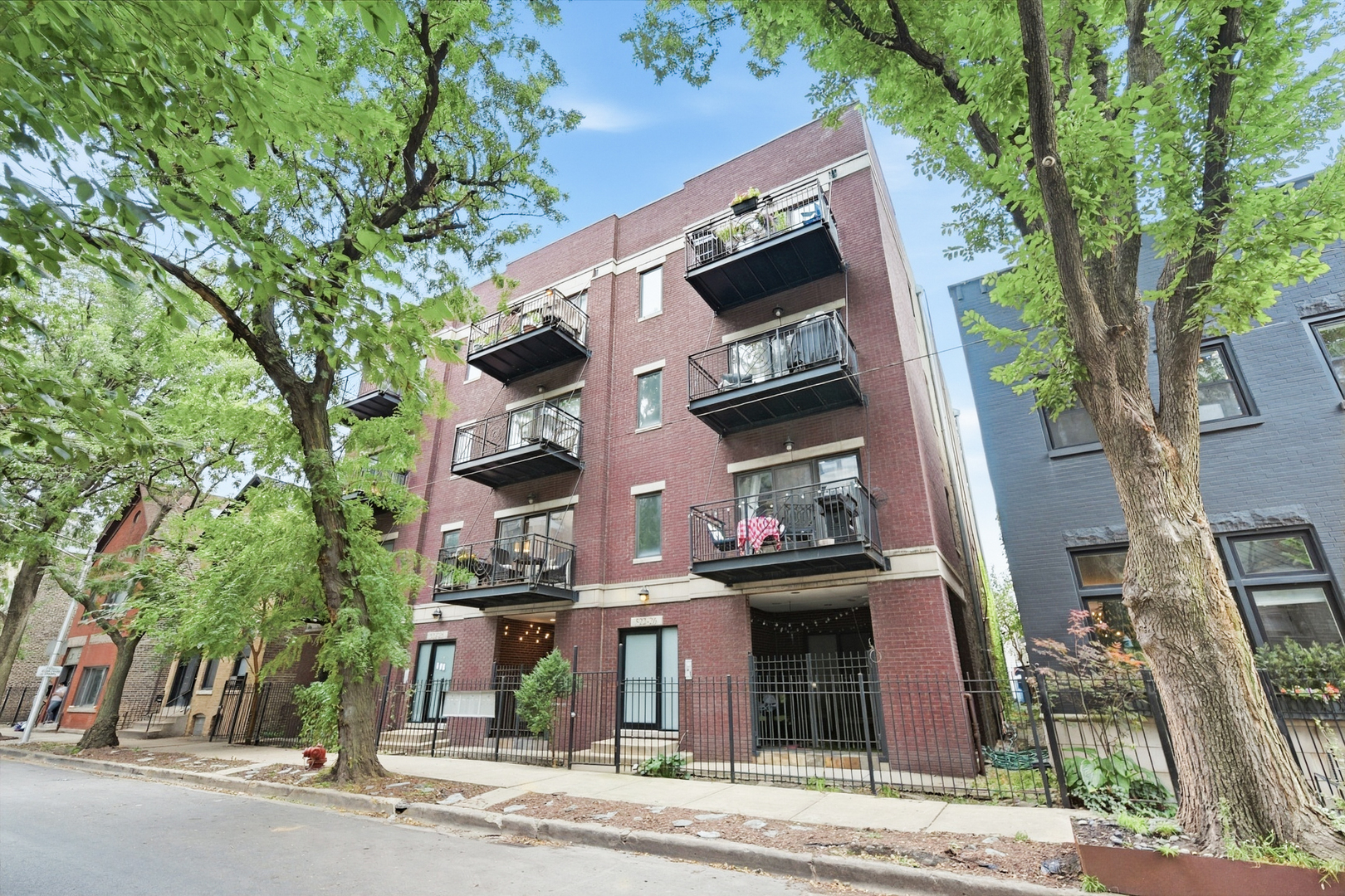 524 N HERMITAGE Avenue Unit: 2