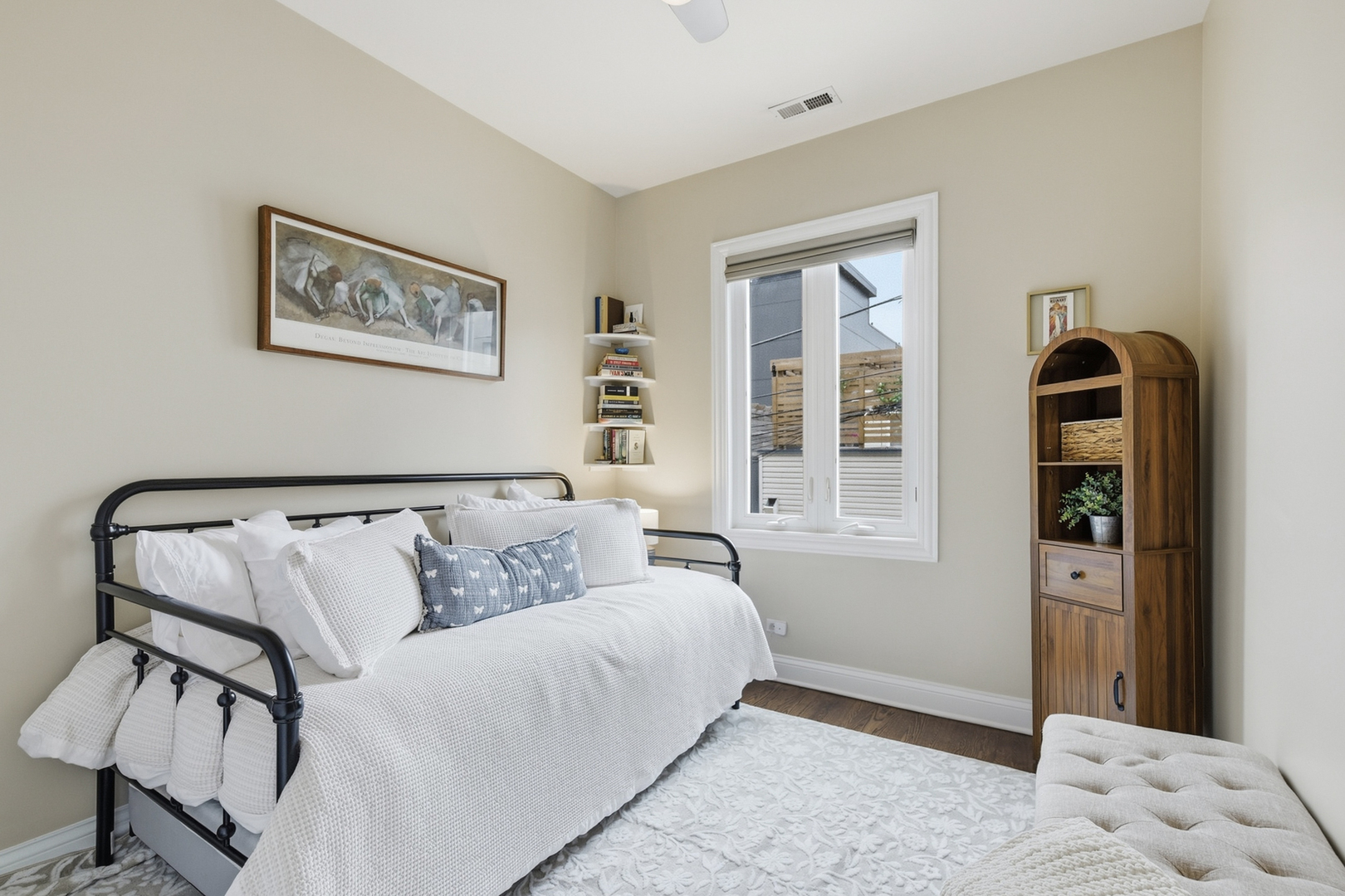 524 N HERMITAGE Avenue Unit: 2