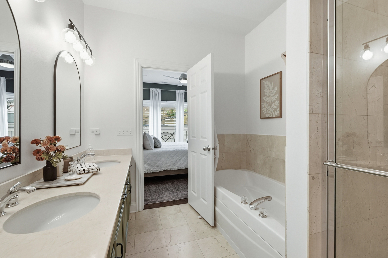 524 N HERMITAGE Avenue Unit: 2