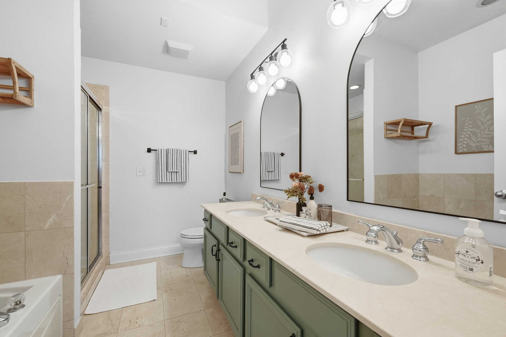 524 N HERMITAGE Avenue Unit: 2