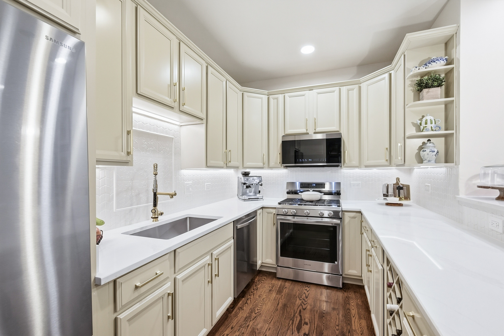 524 N HERMITAGE Avenue Unit: 2