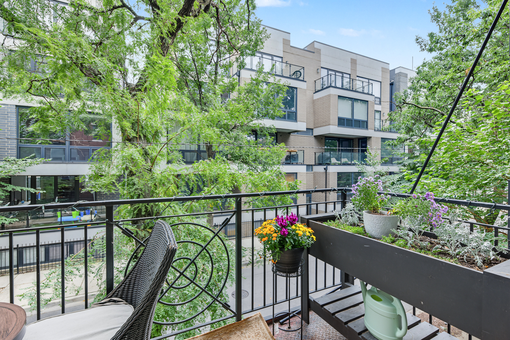 524 N HERMITAGE Avenue Unit: 2